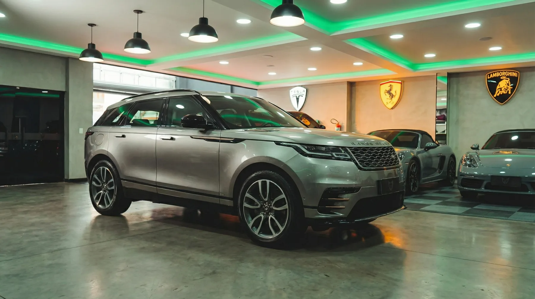 Range Rover Velar antes do envelopamento — ambiente Graxinha